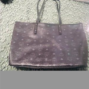Pre-used Authentic MCM LIZ Medium tote